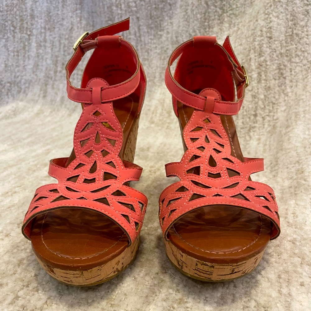 Bamboo Coral Wedges size 8